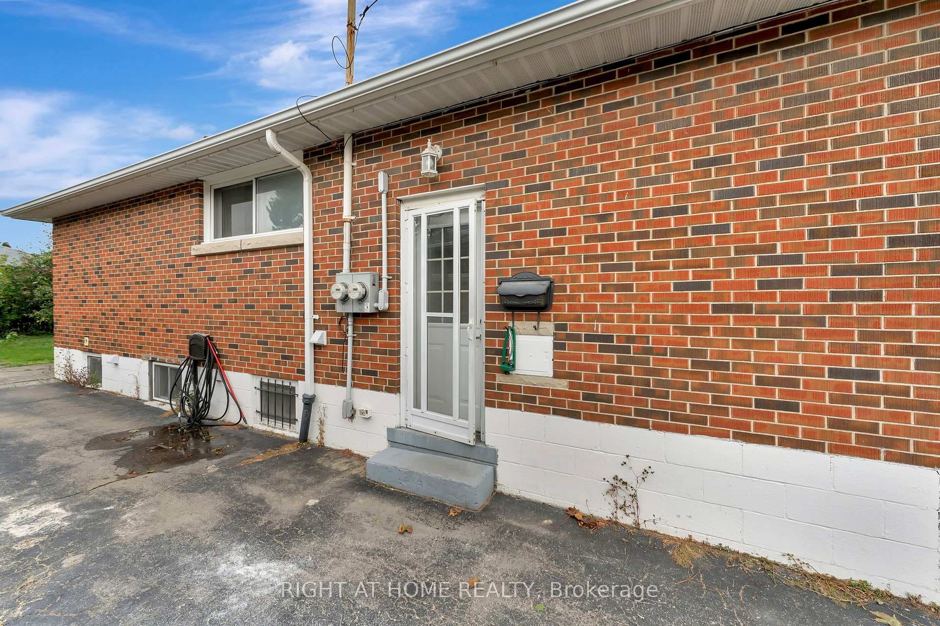 82 Warren Avenue photo 19