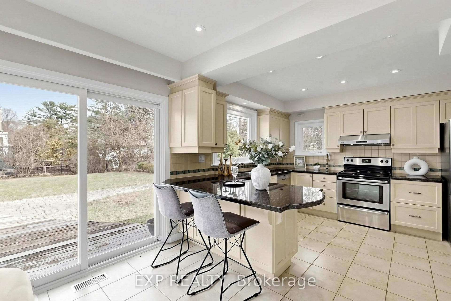 261 Pinehurst Drive photo 11