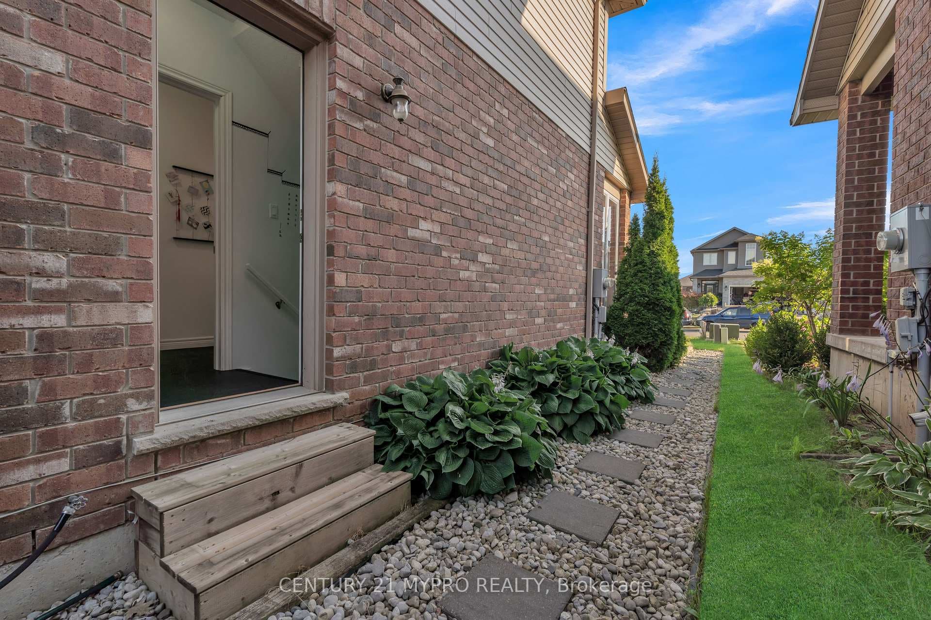 1036 Oakcrossing Road photo 38