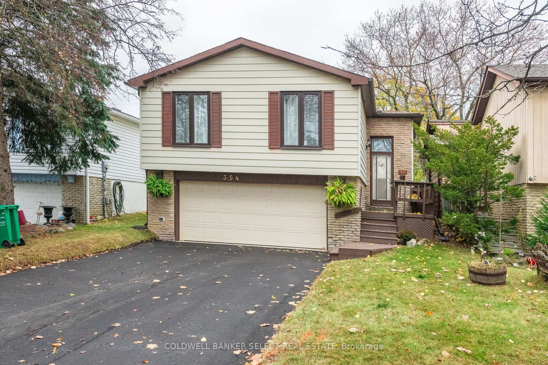 354 Whitehead Crescent photo 1