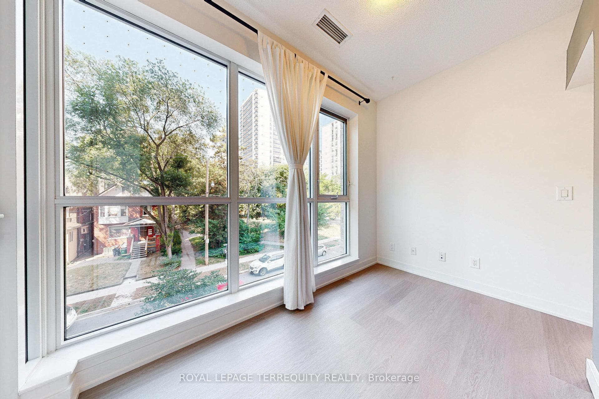 1830 Bloor Street Unit 329 photo 14
