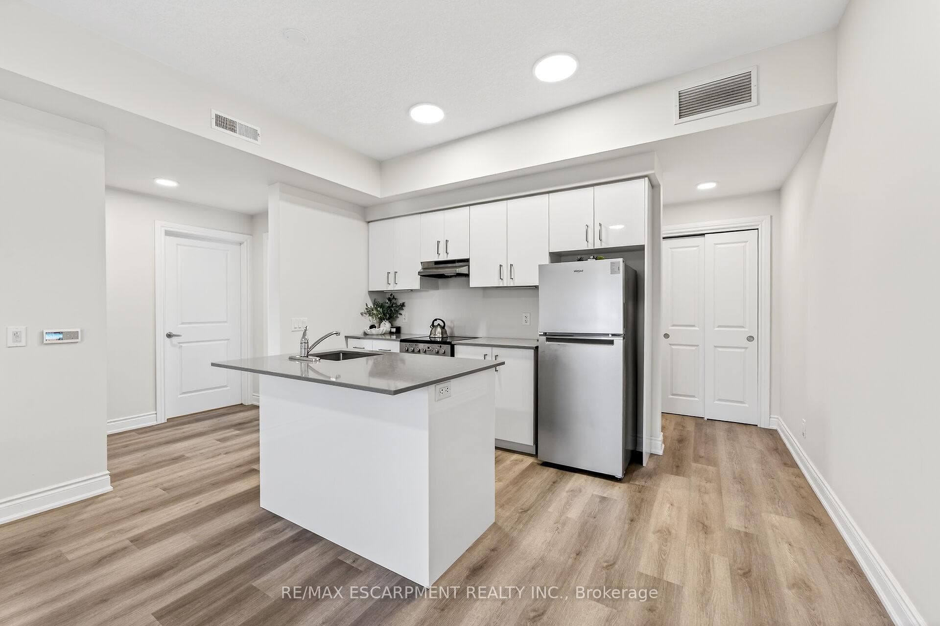 261 King Street Unit 302 photo 7