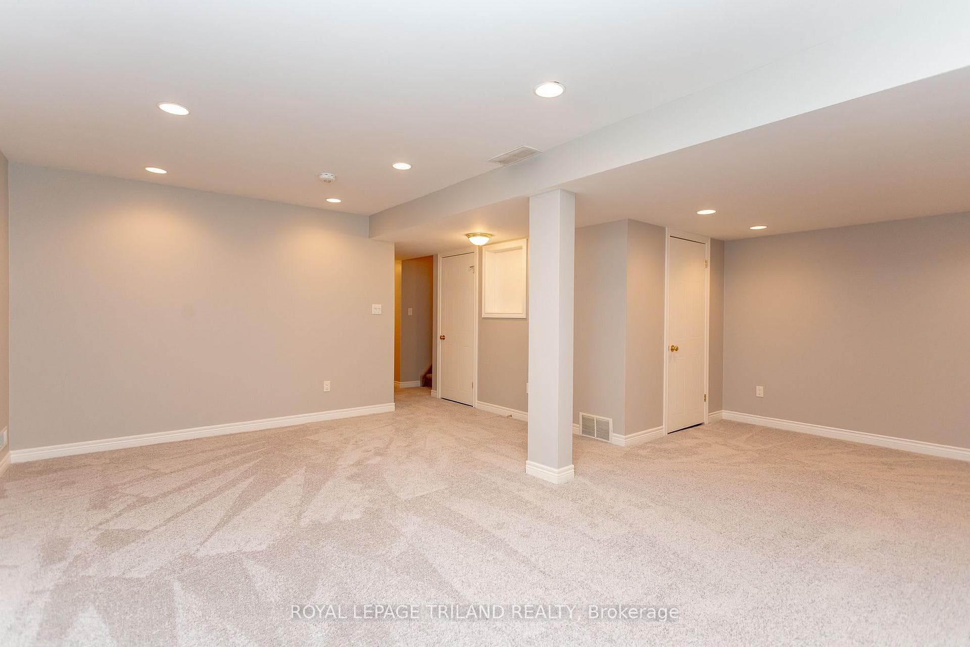 10 Rossmore Court Unit 10 photo 32