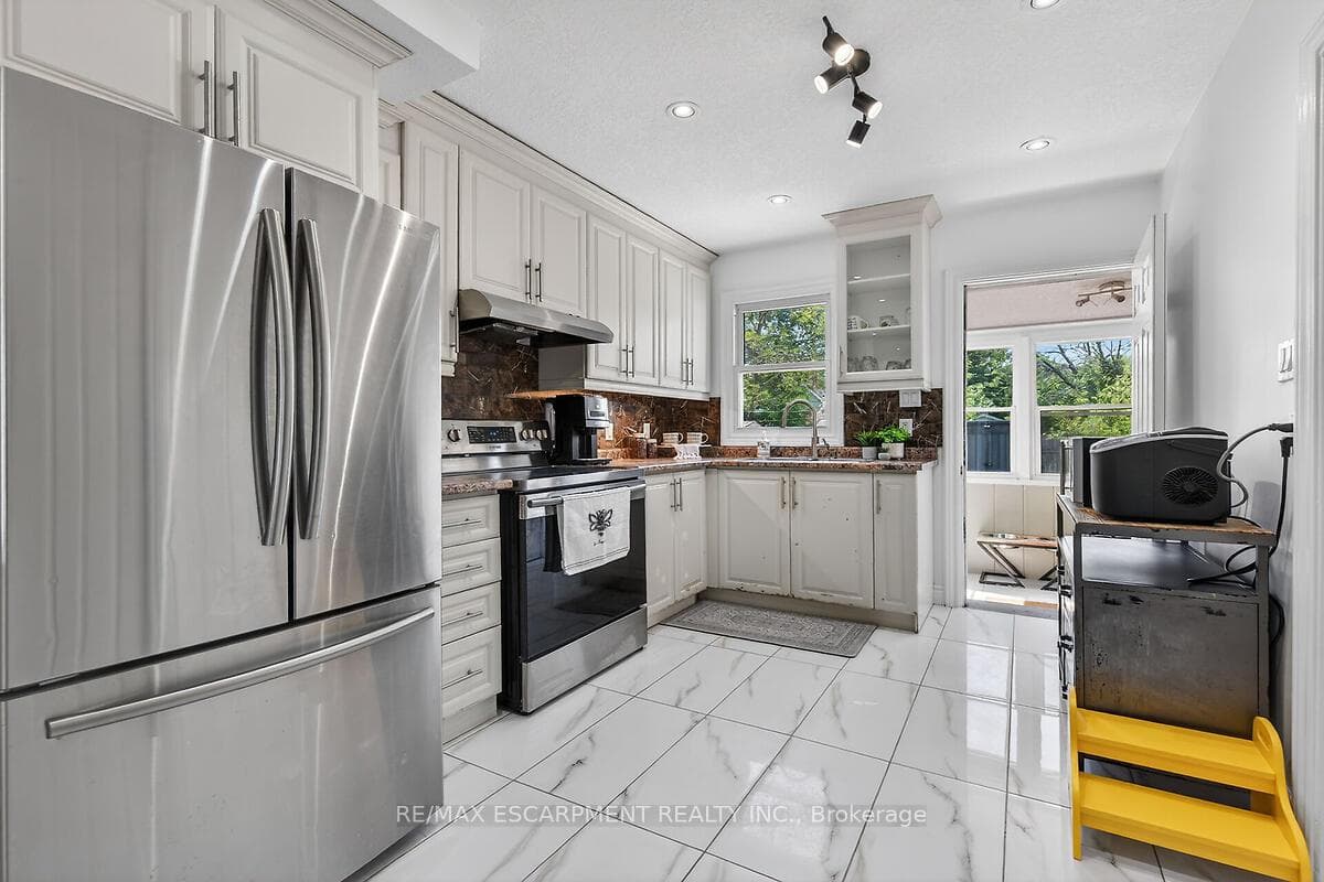 131 Garside Avenue photo 8