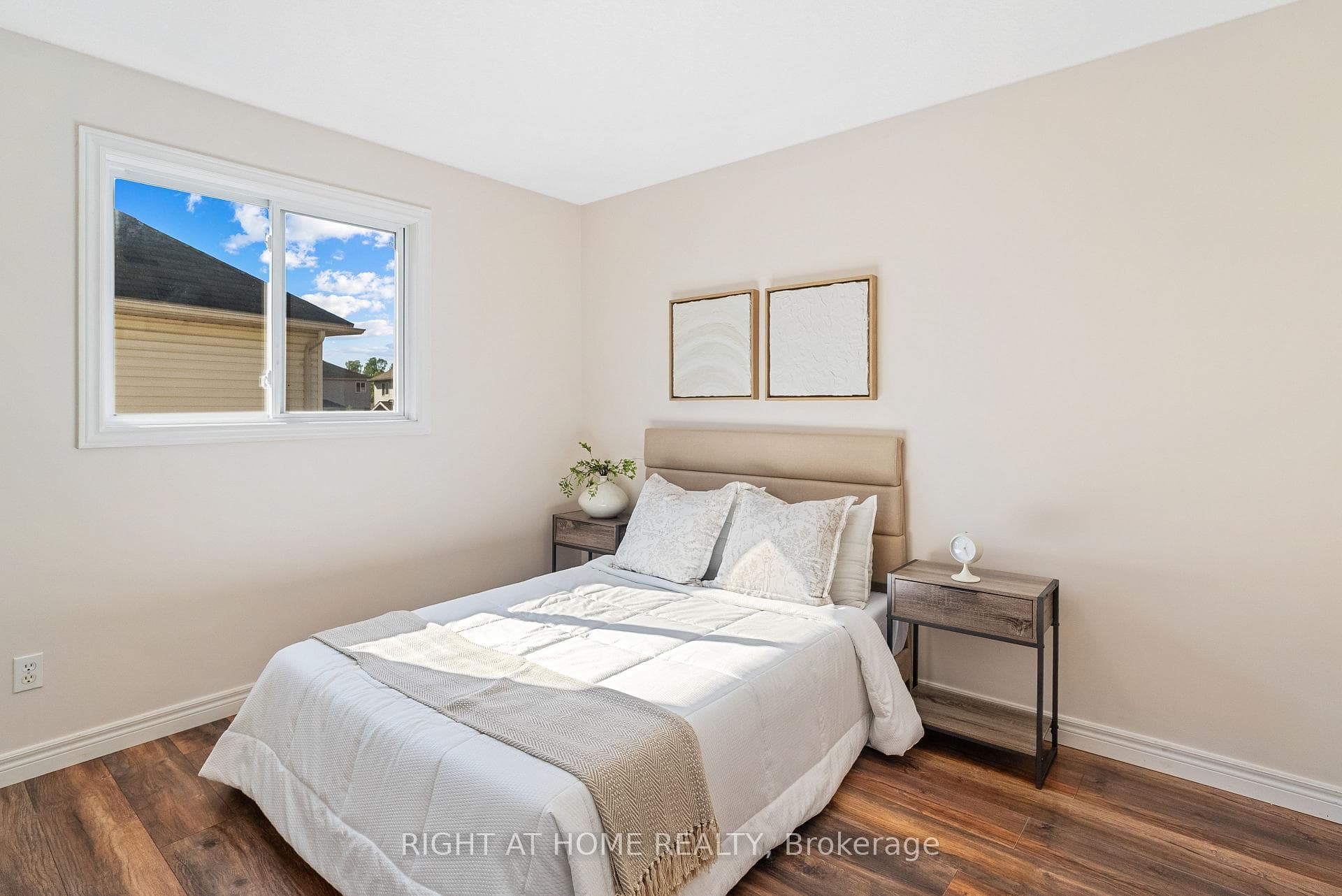 754 Hedgerow Place photo 35