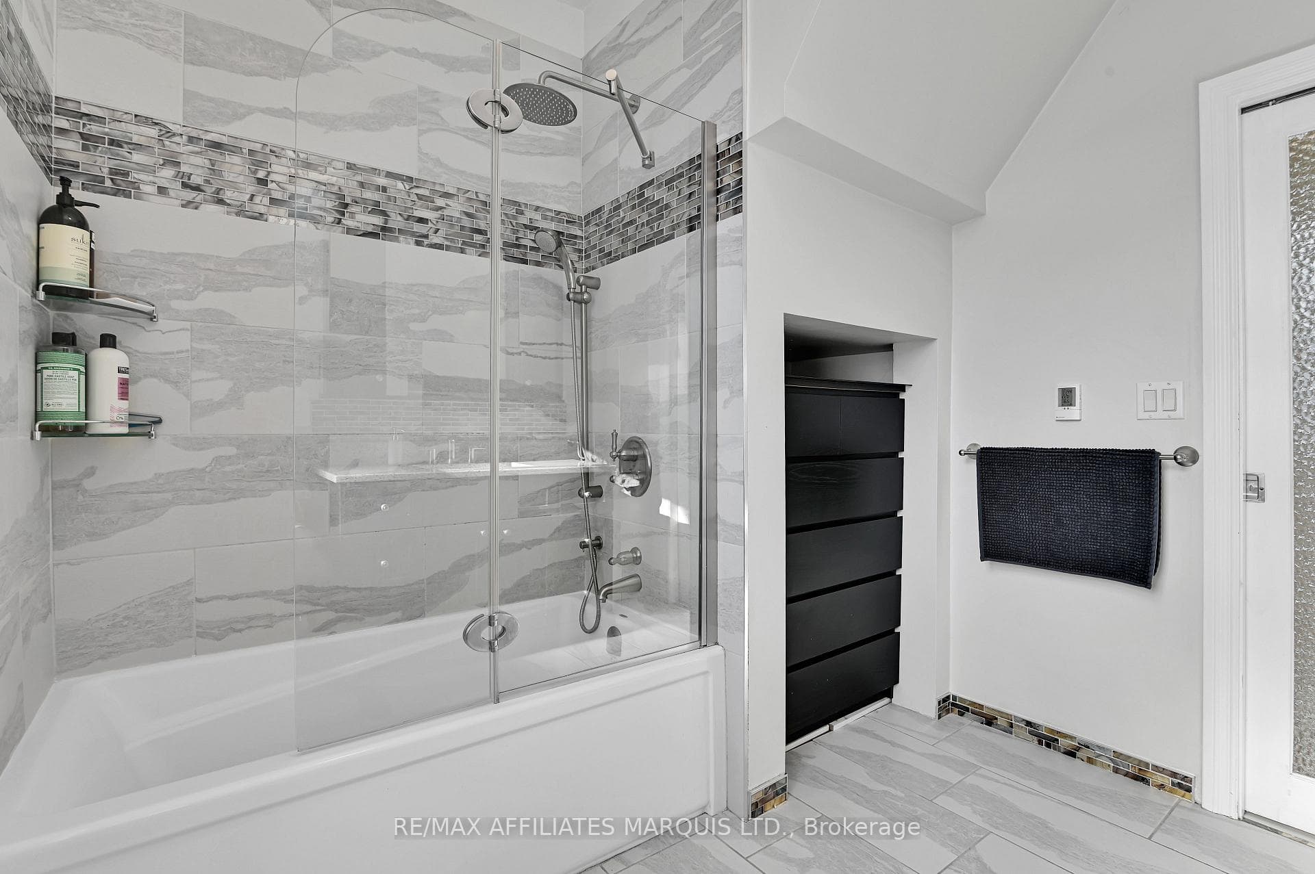 230 Sydney Street photo 26