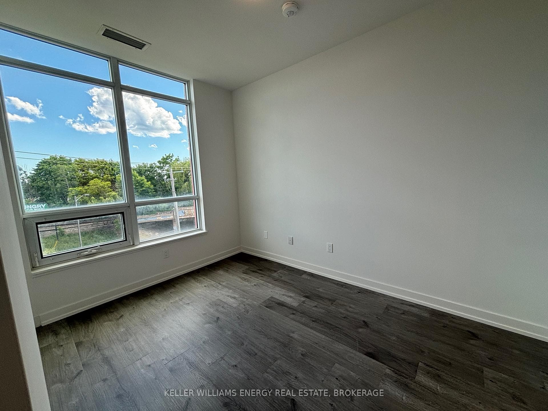 1010 Dundas Street Unit 316 photo 9
