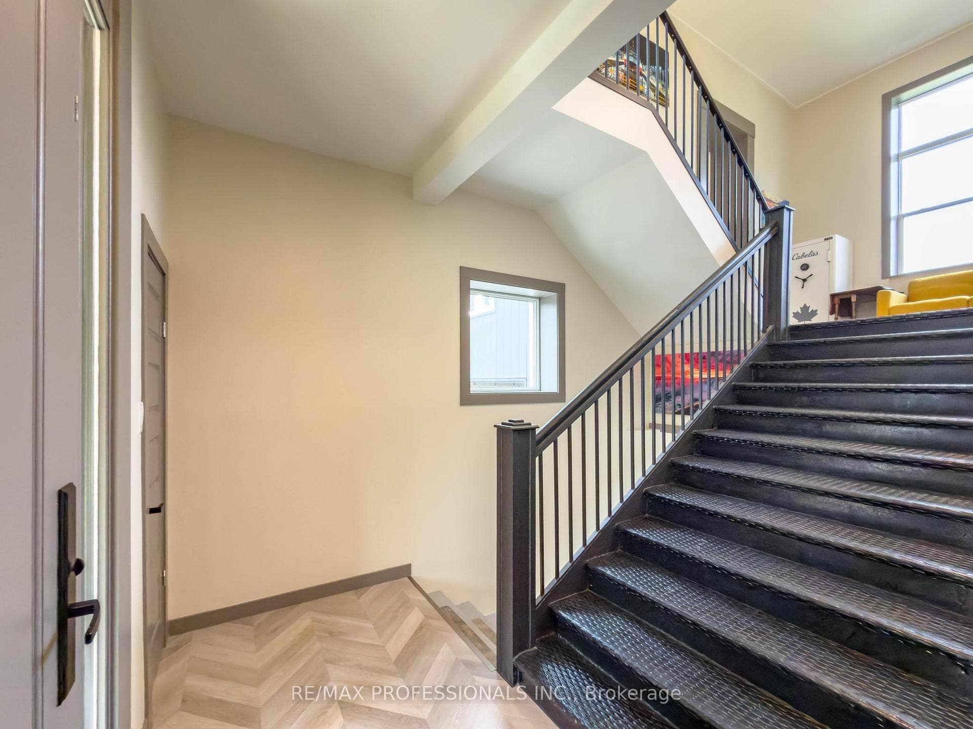 1744 Ridgemount Road photo 6