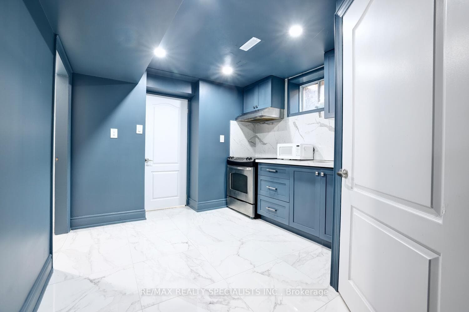 Lower level kitchen.
