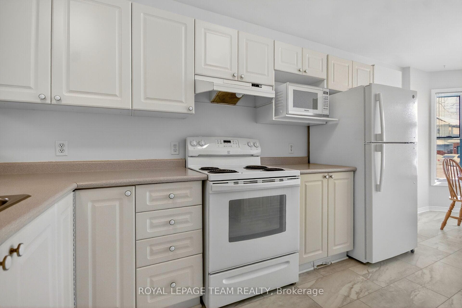 84 Newborough Crescent photo 5