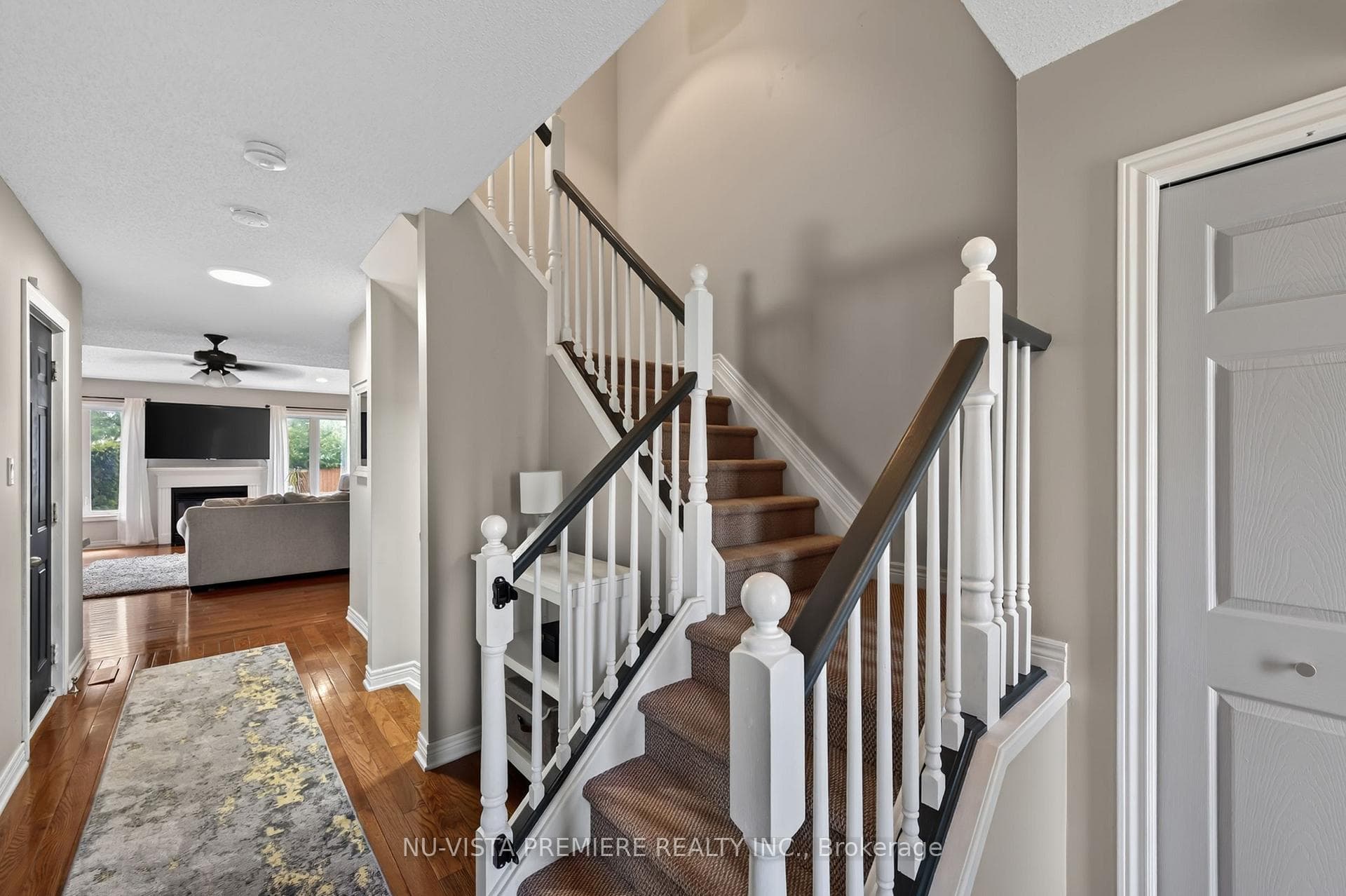 1582 Chelton Place photo 9
