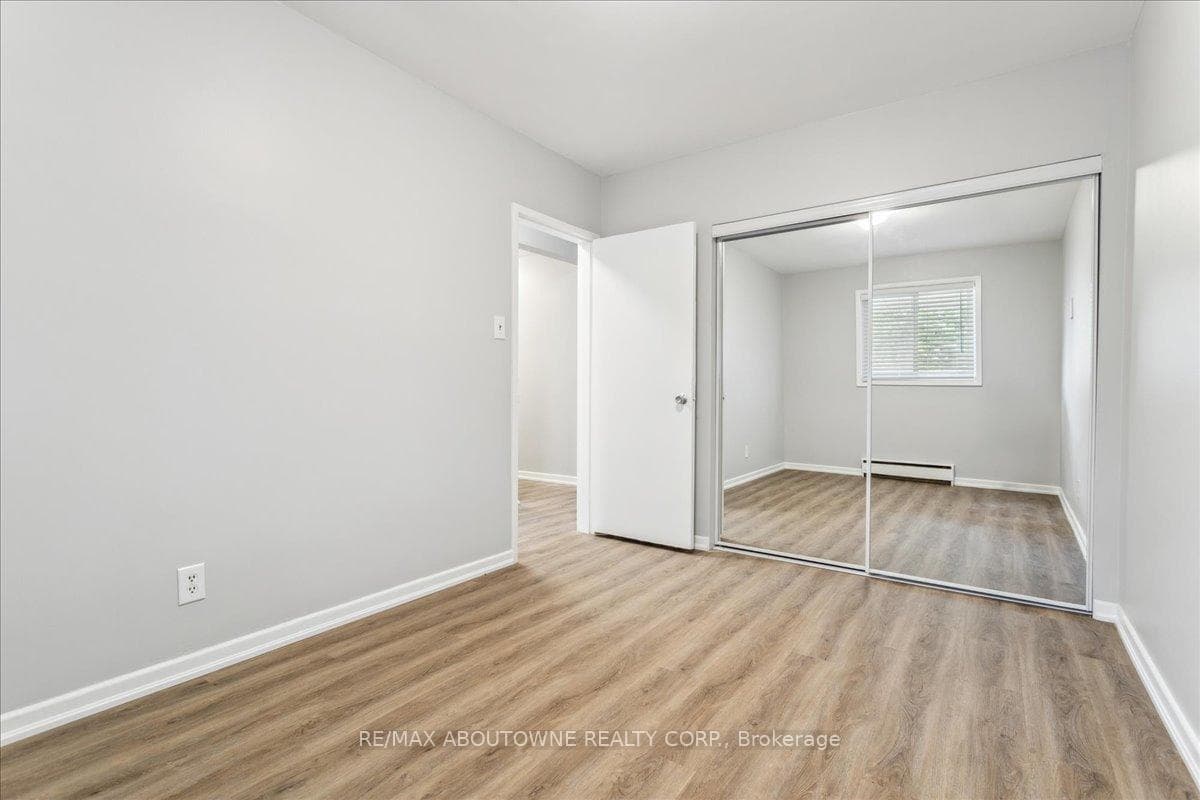 2344 Queensway Drive Unit 4 photo 29