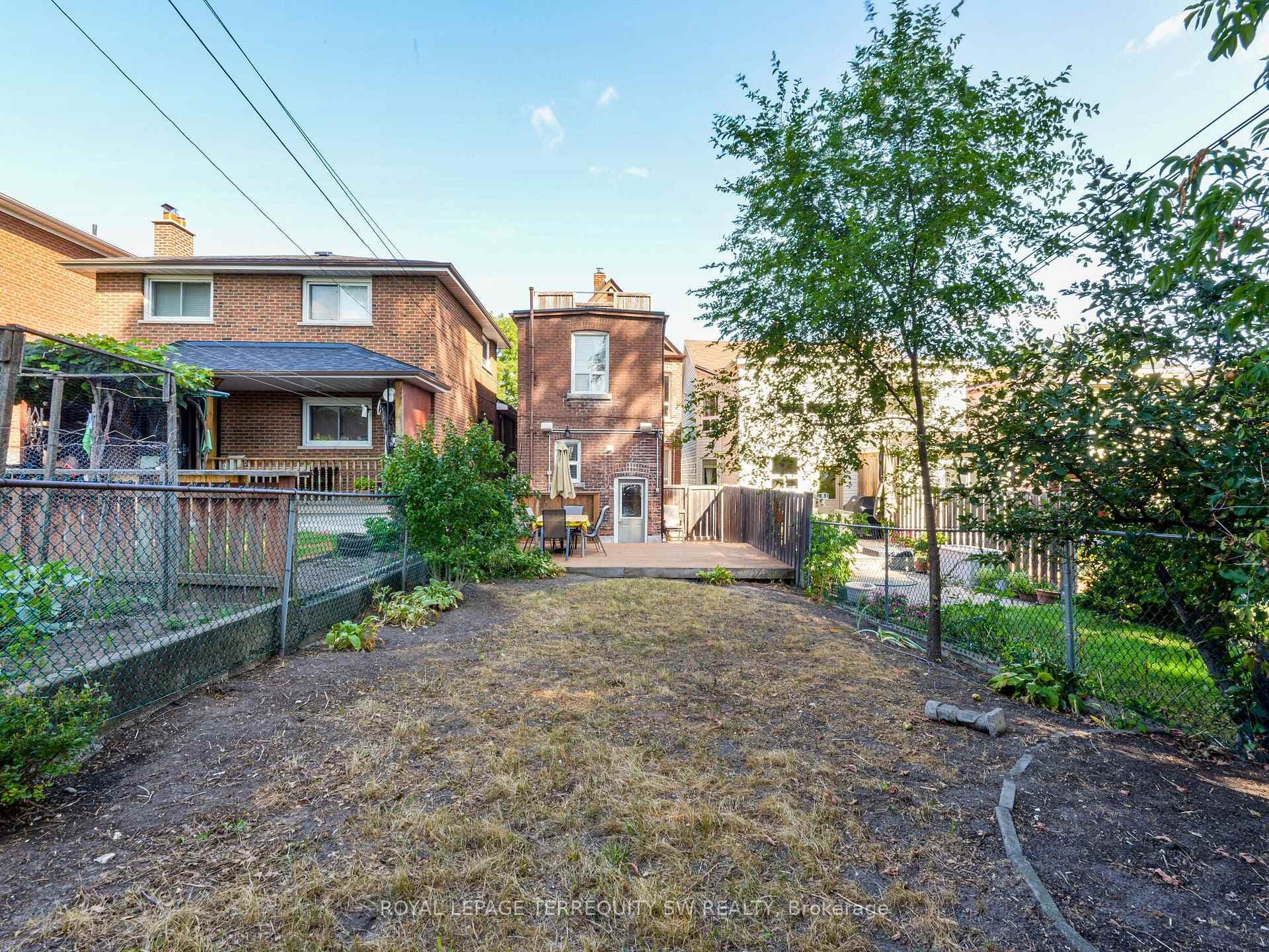 105 Barker Avenue photo 38