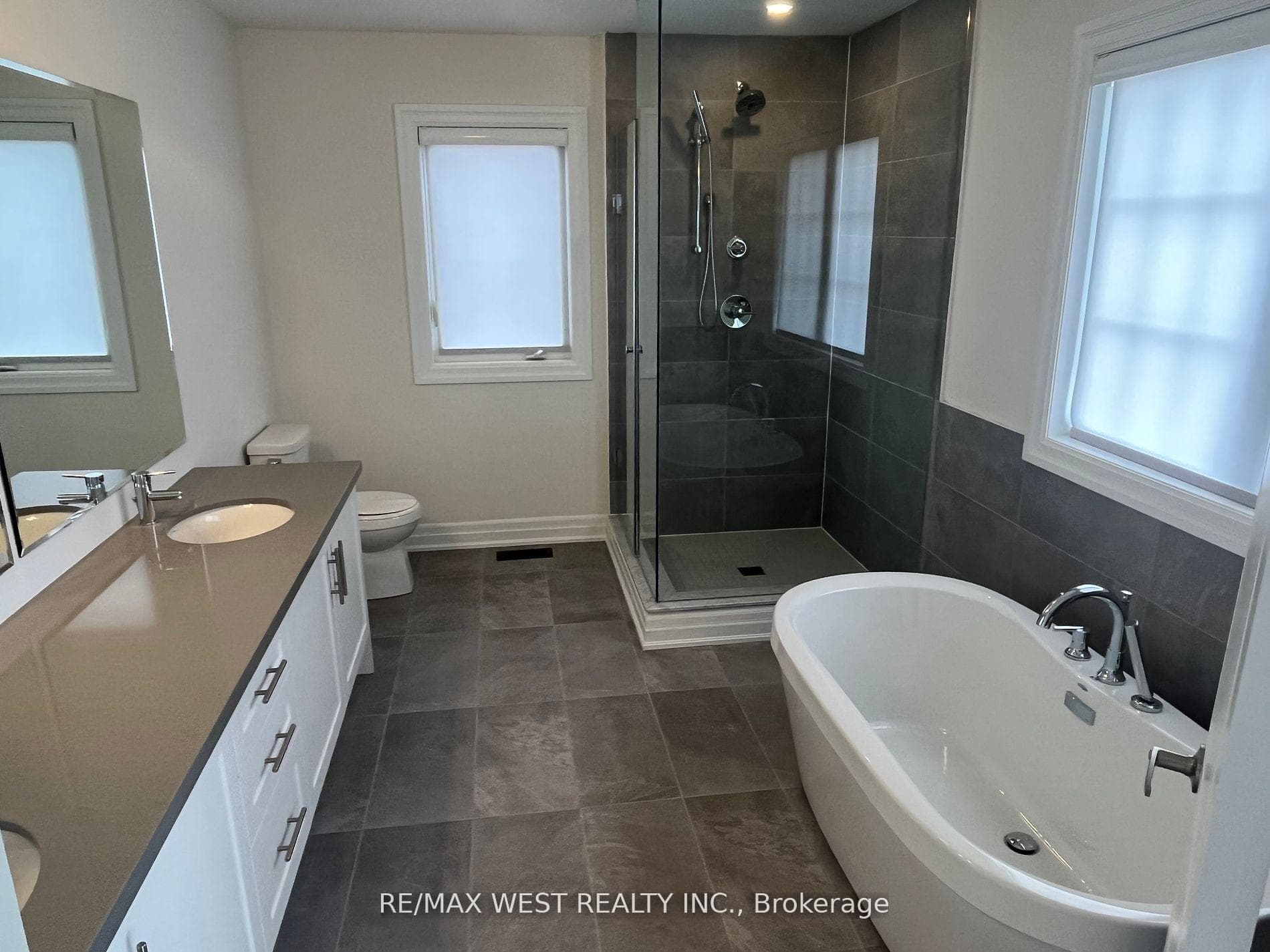 130 Connell Drive photo 23