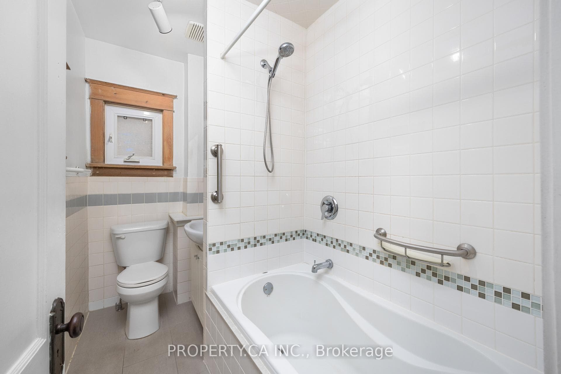 128 Stephenson Avenue photo 19