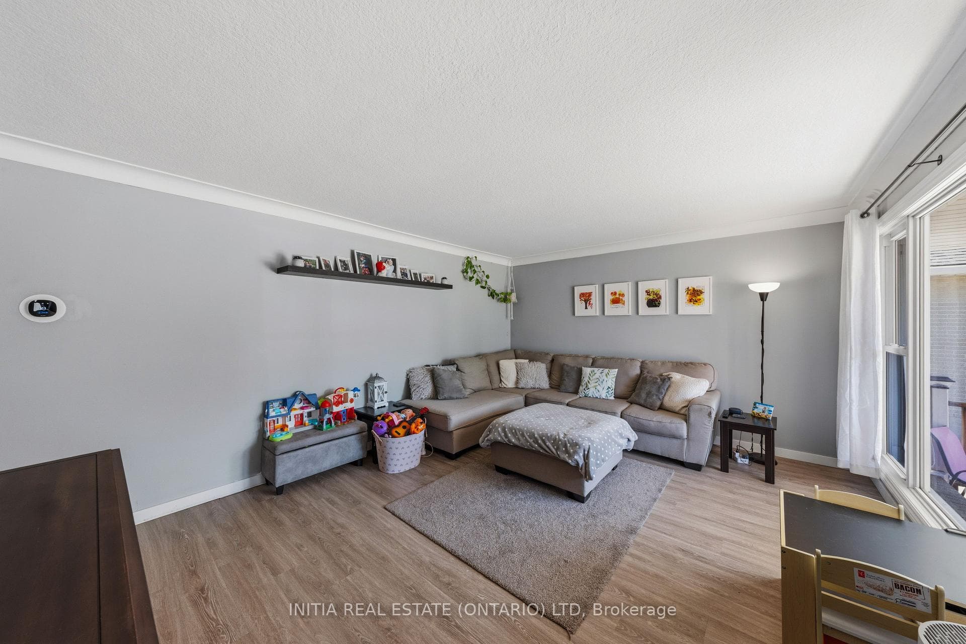 97 Grey Crescent photo 6