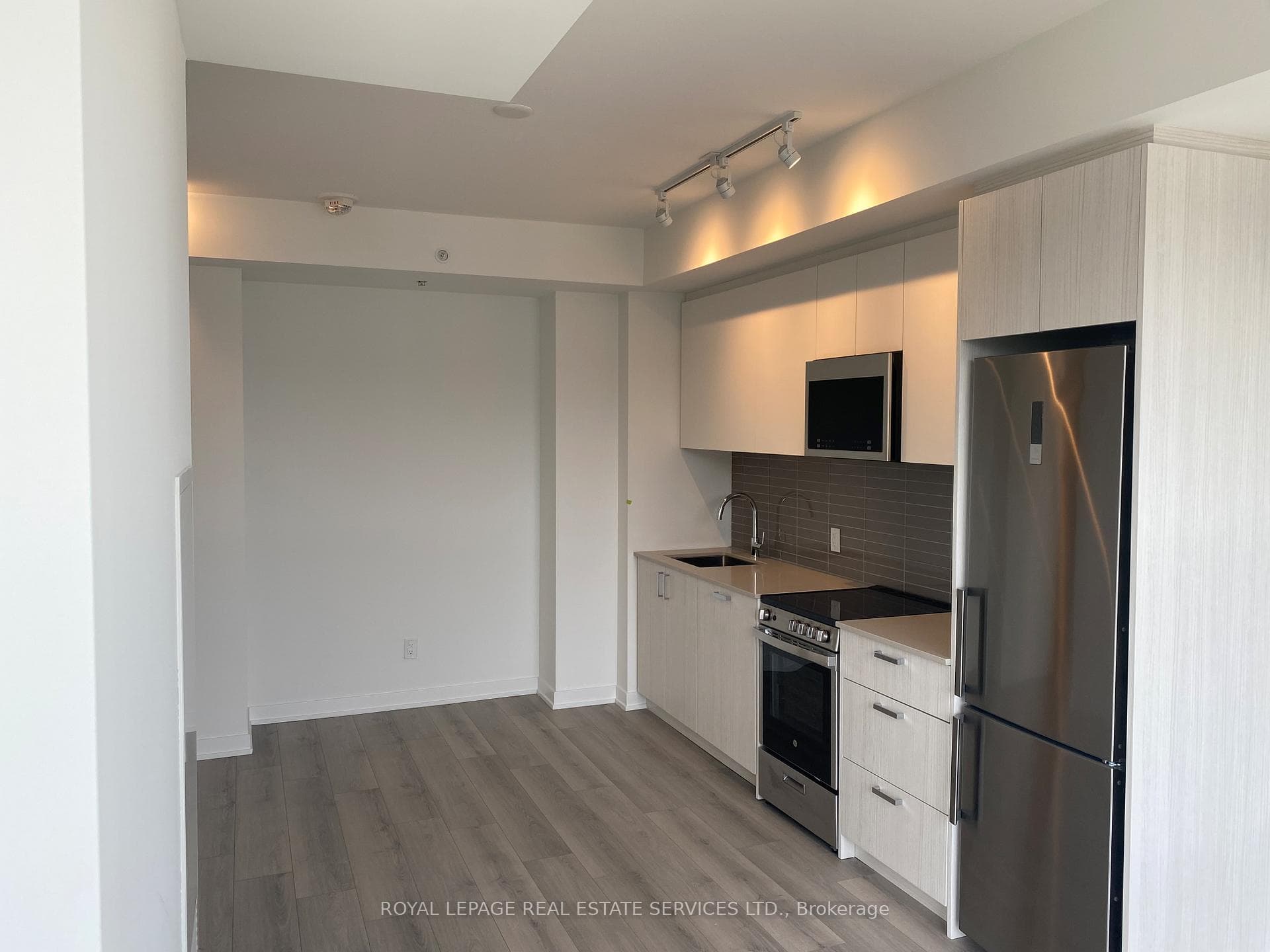 1787 St Clair Avenue Unit 621 photo 5