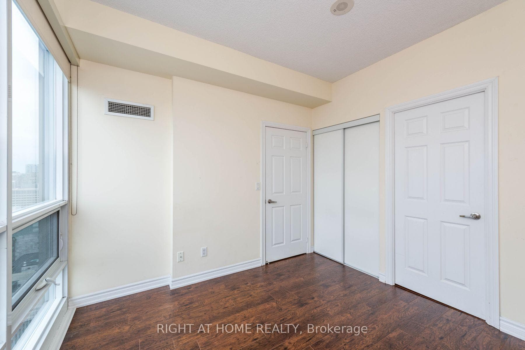 761 Bay Street Unit 3211 photo 32