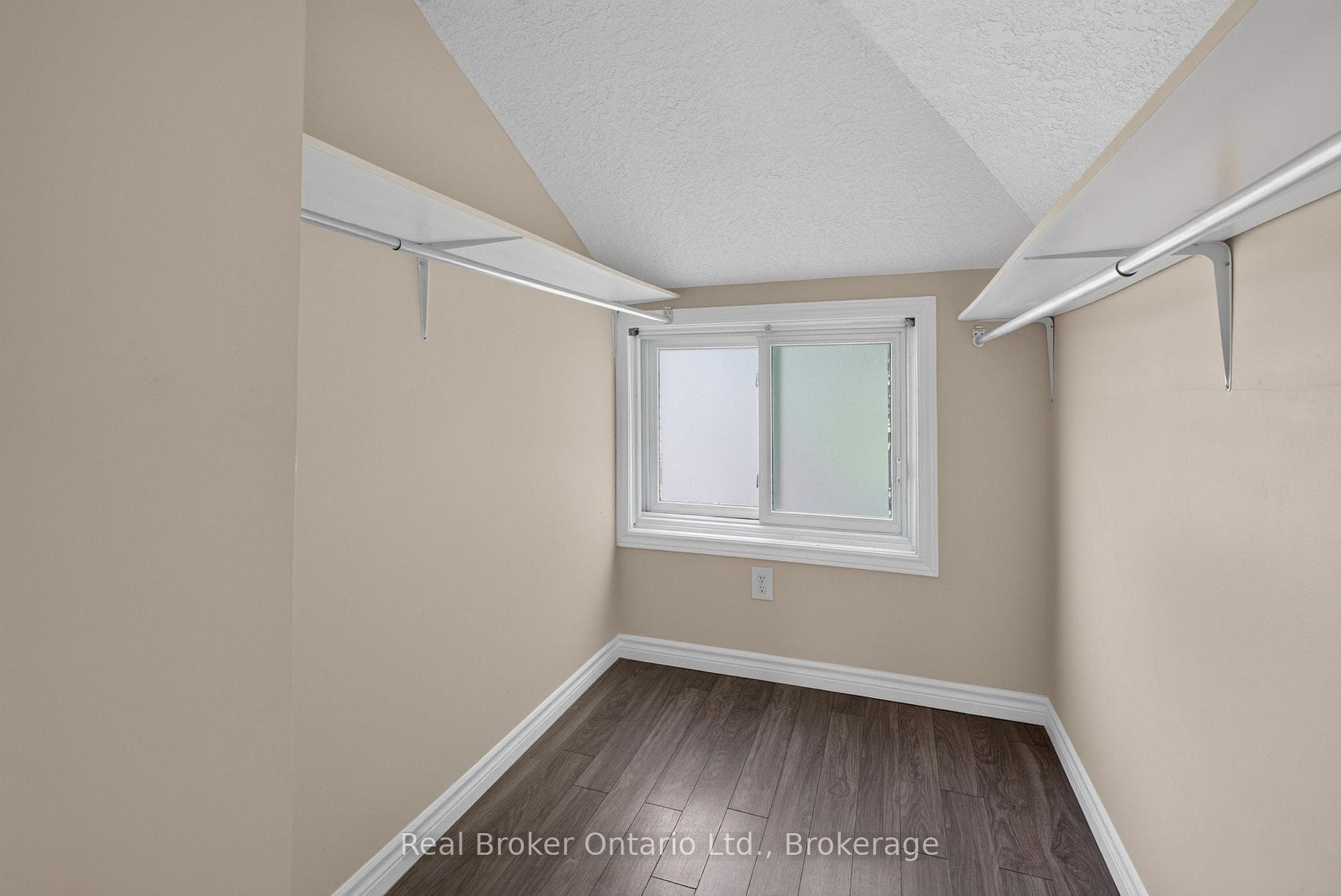 2 Herlan Avenue photo 26