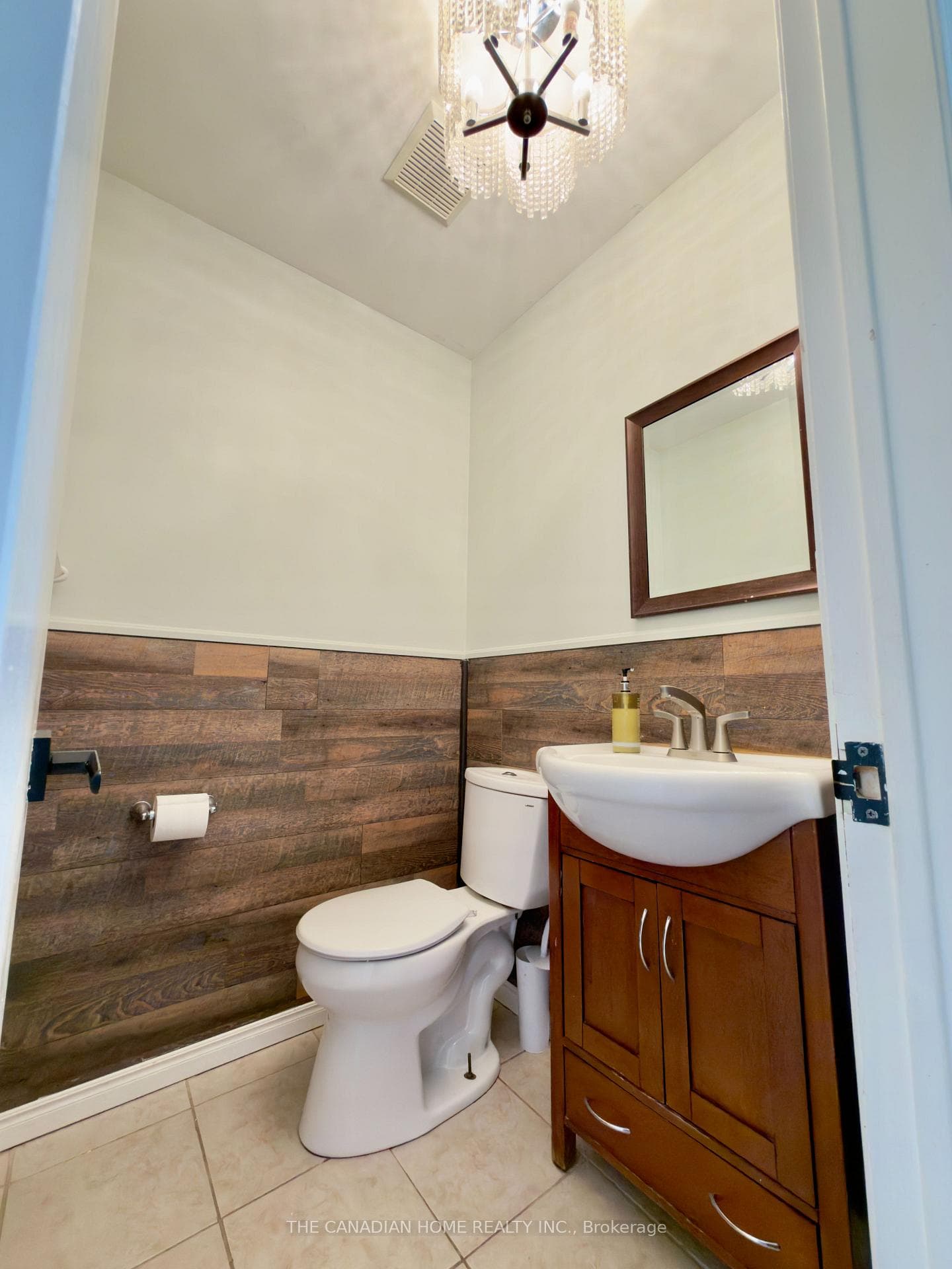 438 Jay Crescent photo 8