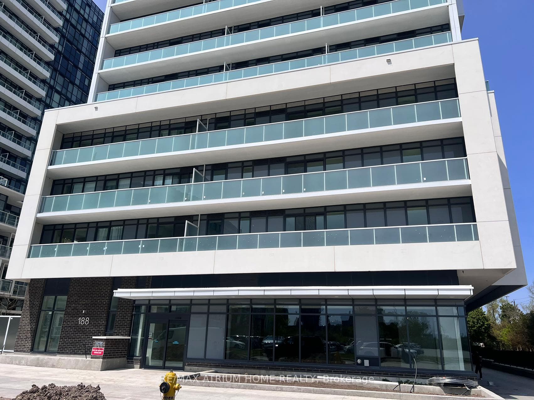 188 Fairview Mall Drive Unit 811 photo 2