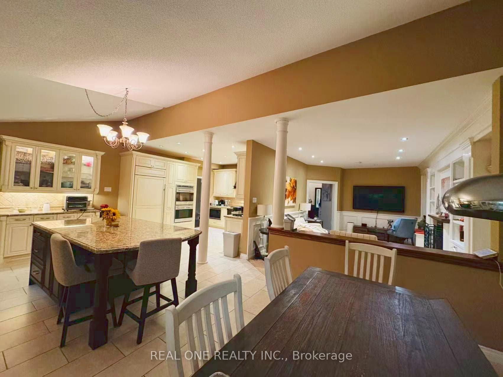 2361 Silverwood Drive photo 12