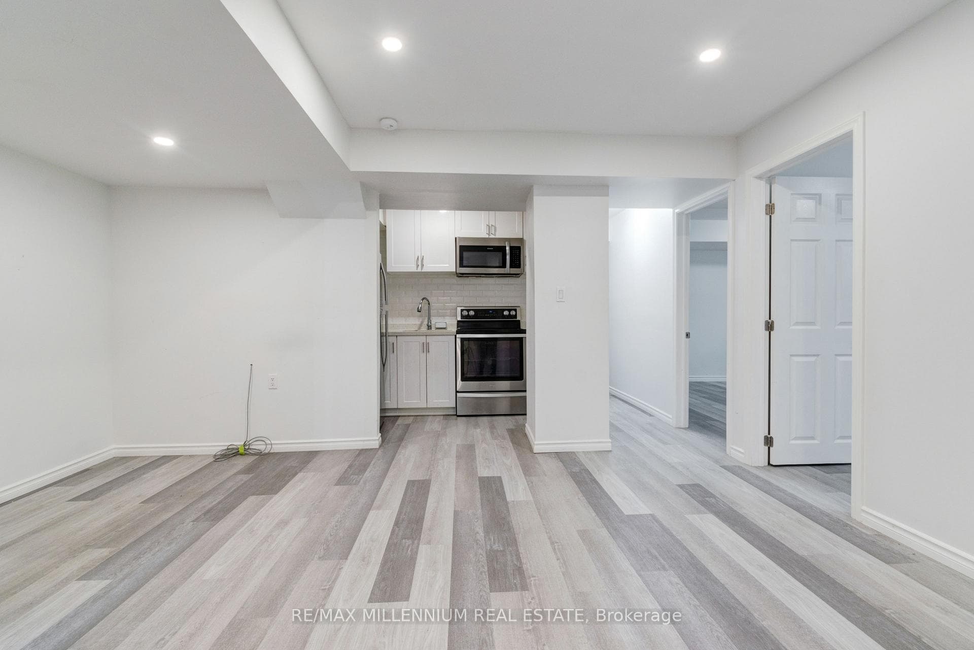 481 Bessborough Drive photo 19
