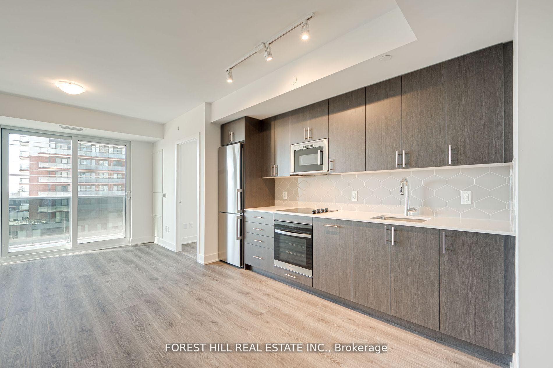 2545 Simcoe Street Unit 415 photo 1