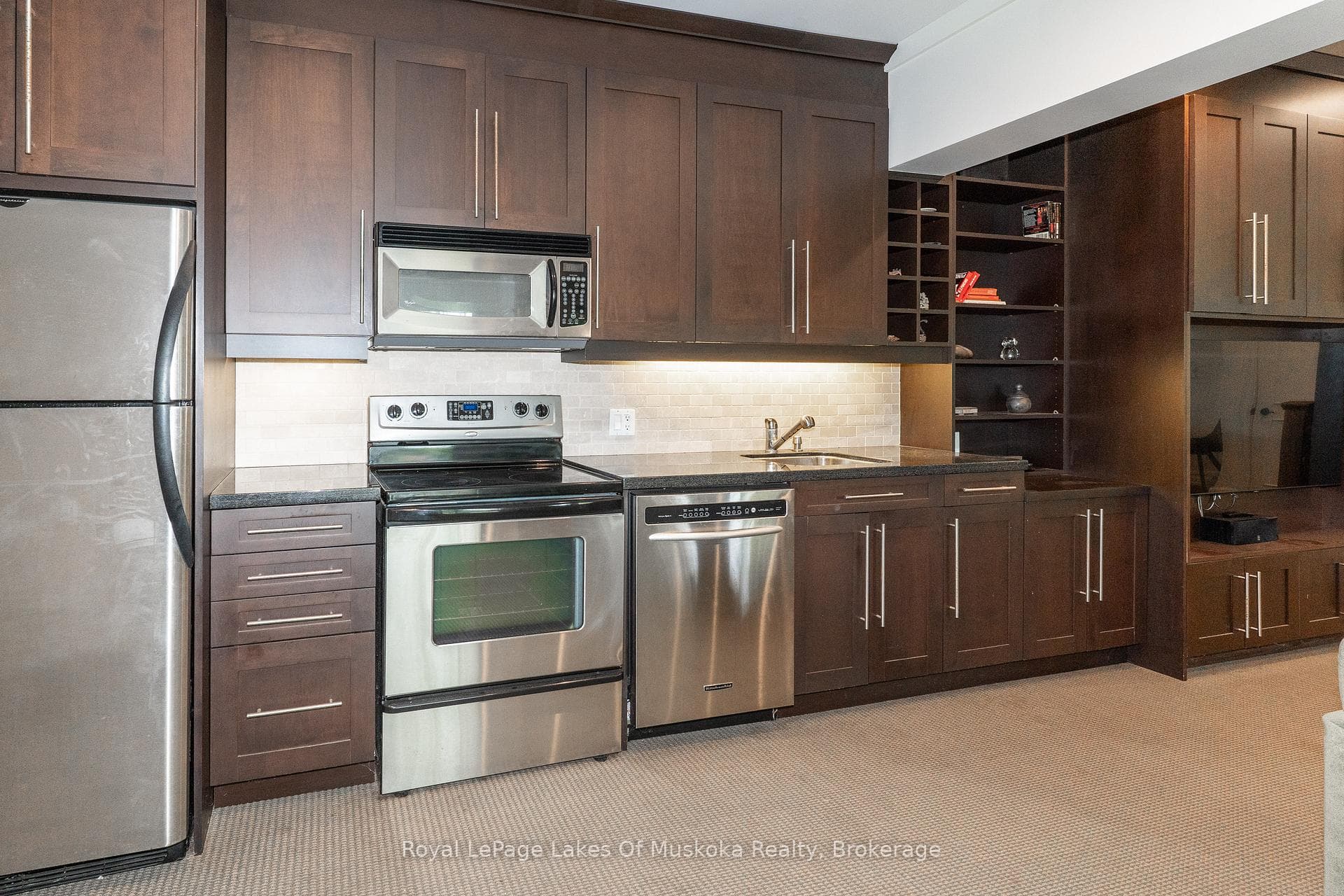 51 Pinetree Road photo 9