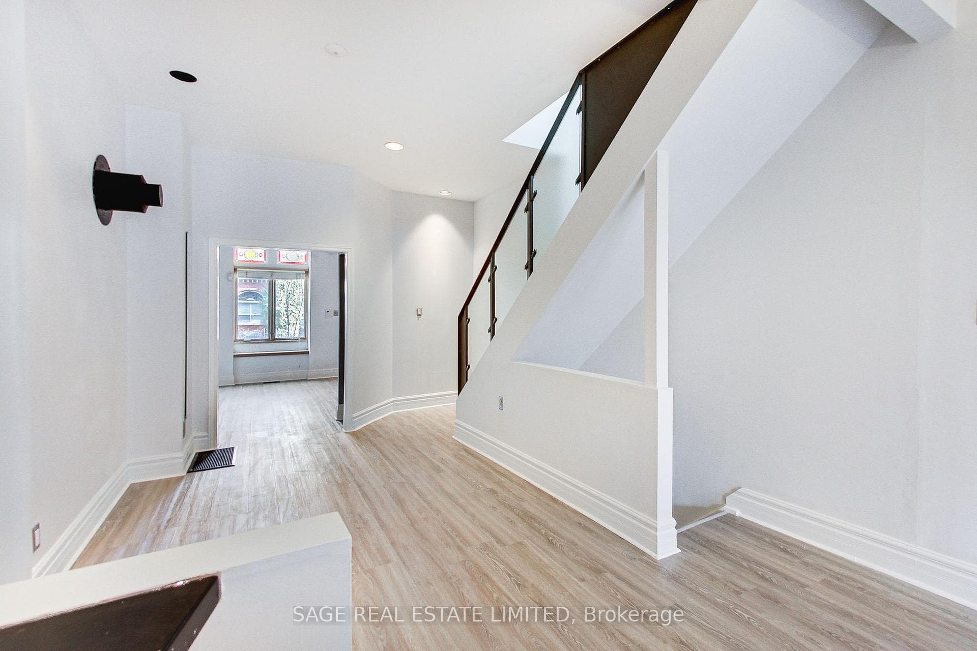 104 Sumach Street photo 12