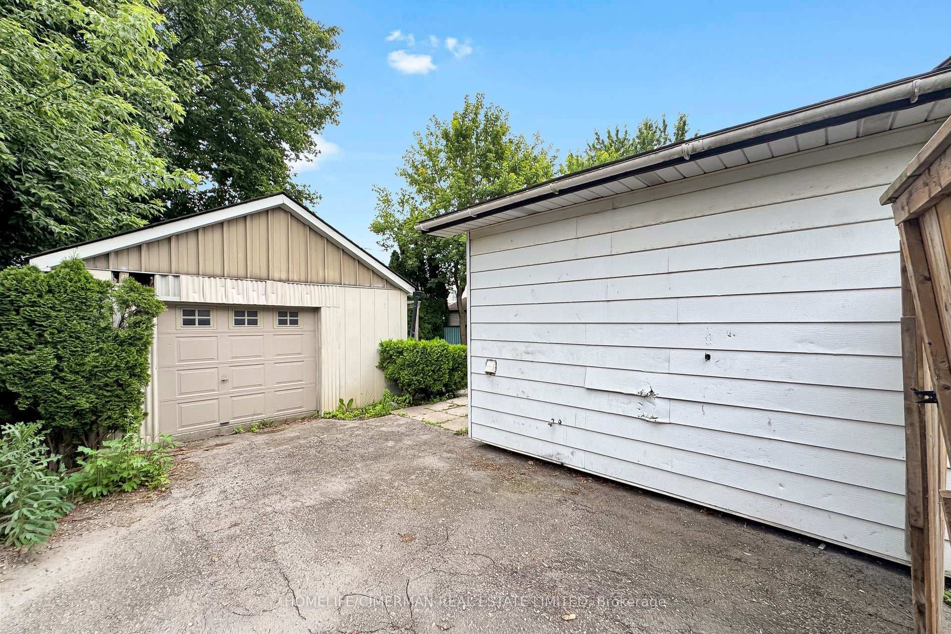 166 Normanhurst Avenue photo 22