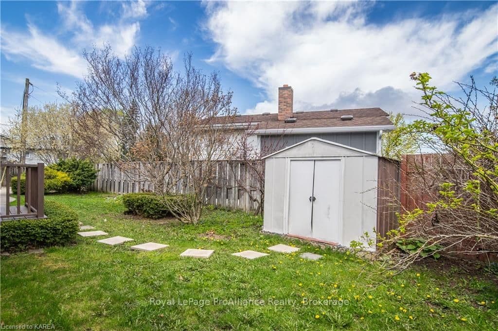 769 SUSSEX Boulevard photo 37