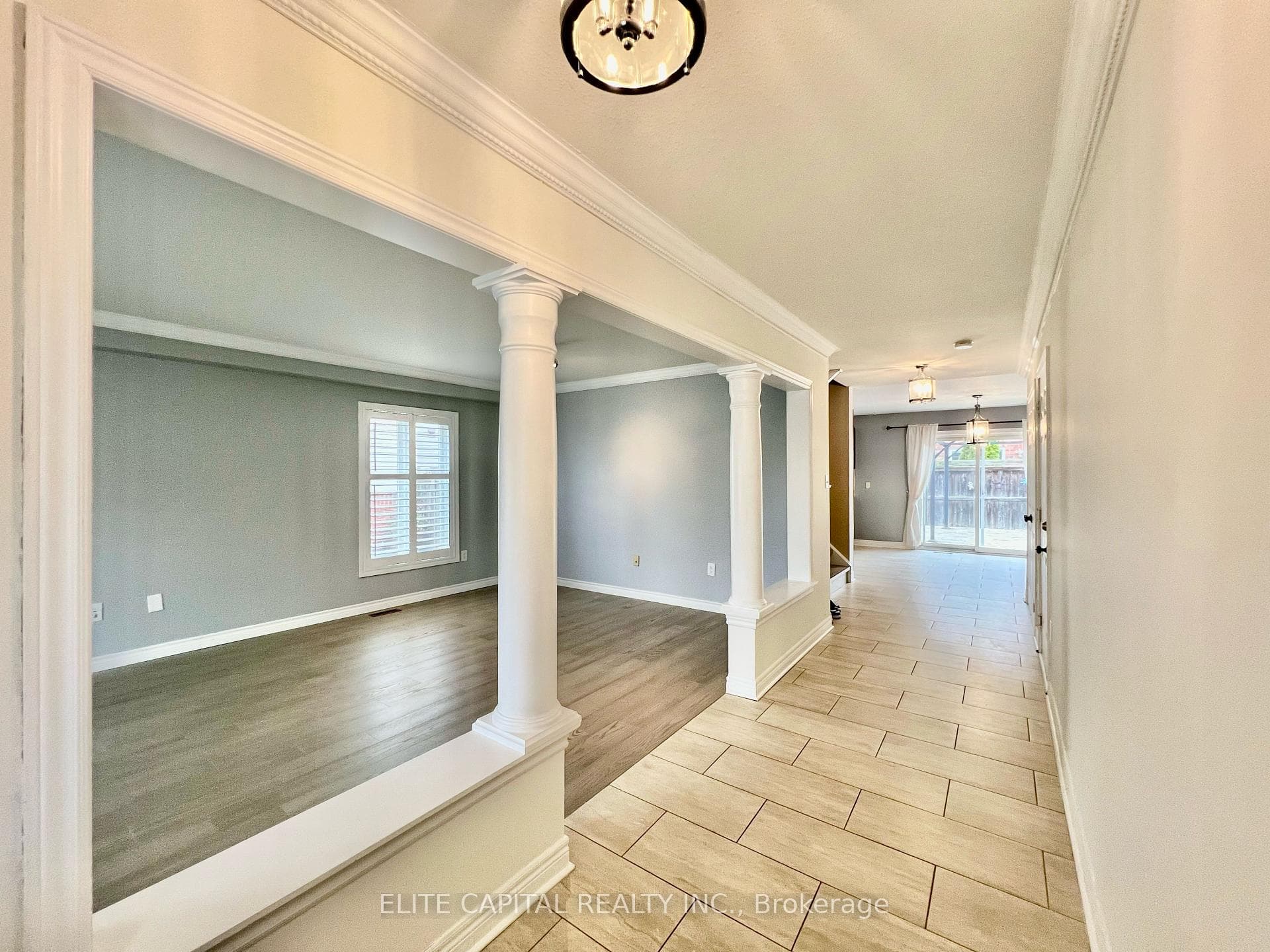 381 Wright Crescent photo 4