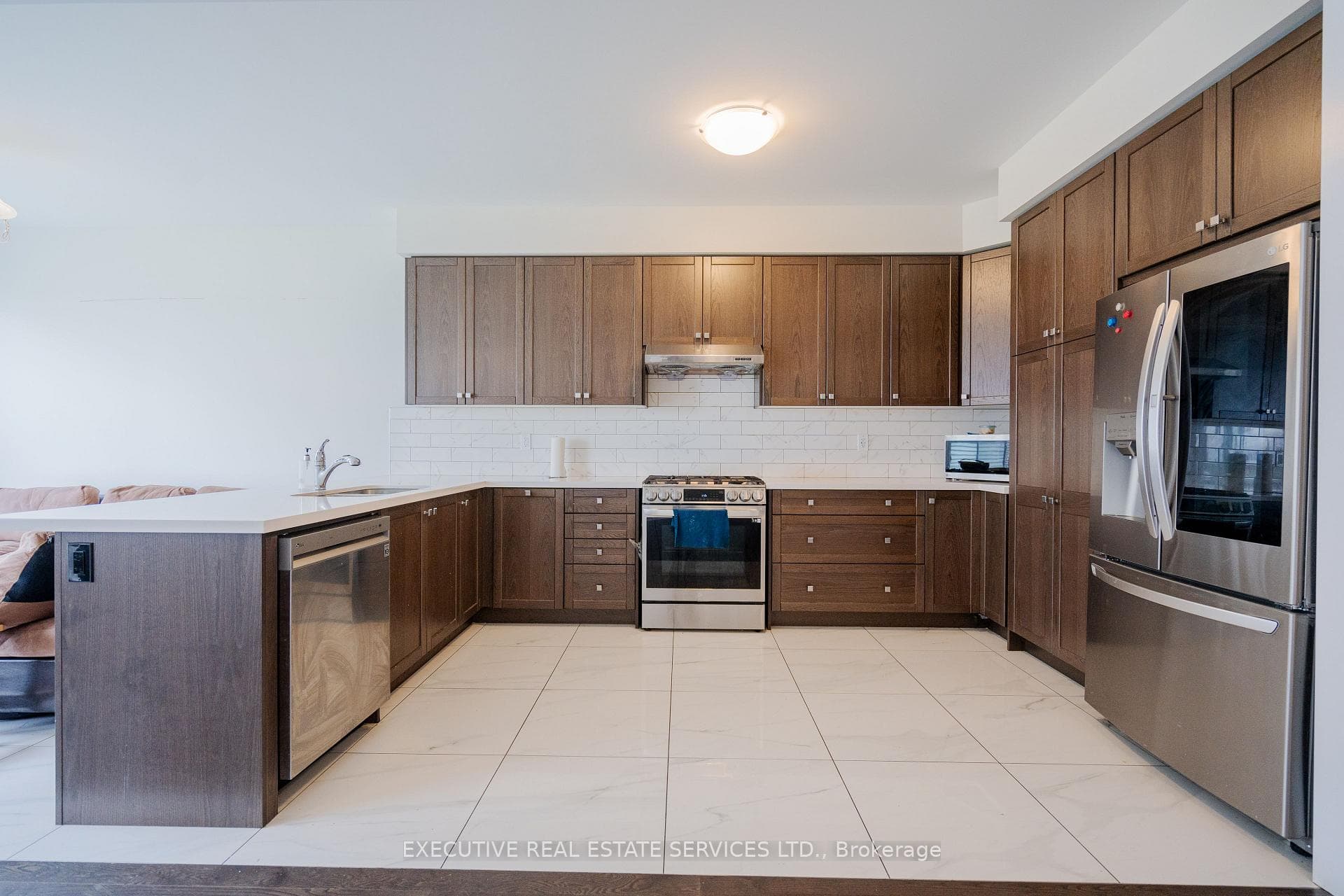 35 Moorhart Crescent photo 12