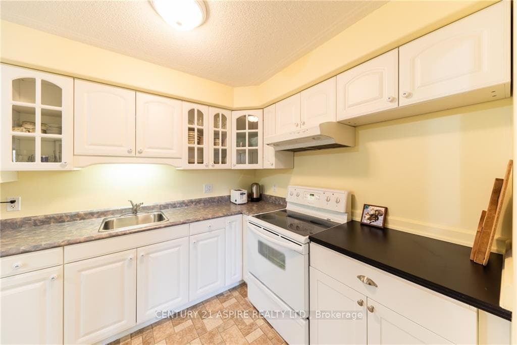 341 MATHESON Drive Unit 204 photo 10