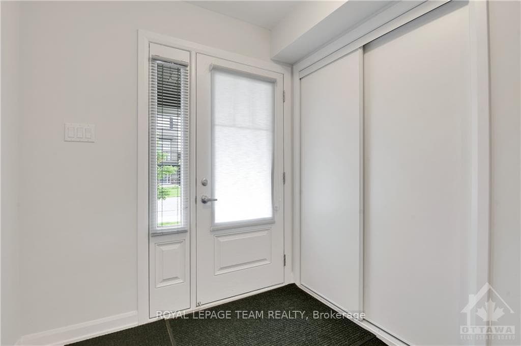 910 LIXNAW Court photo 4