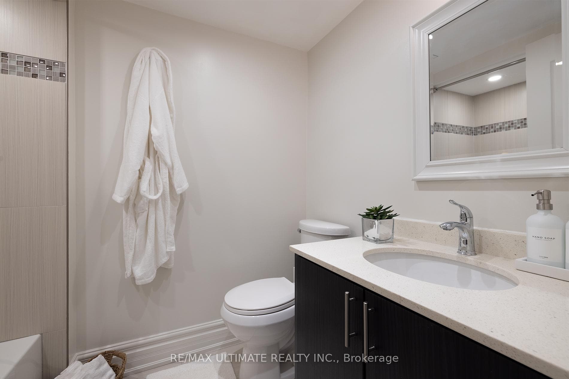 Basement 4-pc bathroom