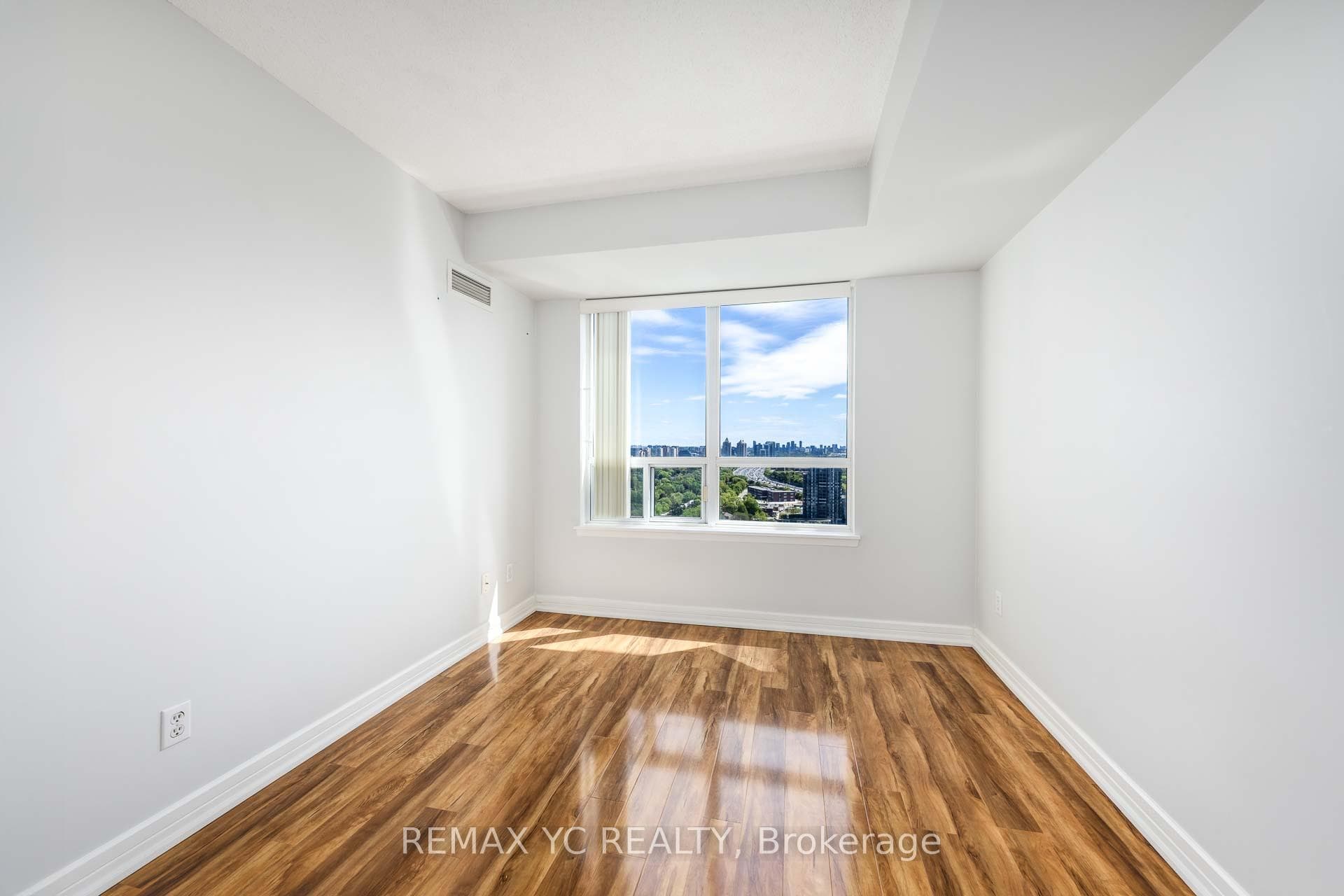 18 Harrison Garden Boulevard Unit 2607 photo 12