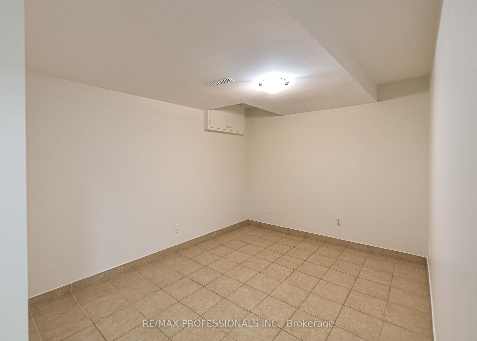 255 Lawrence Avenue photo 21