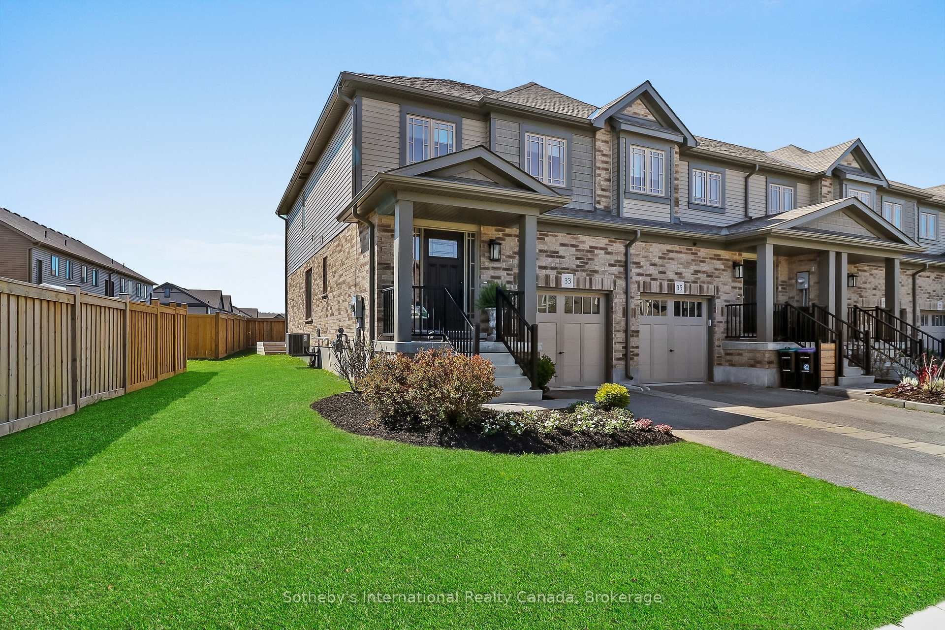 33 Foley Crescent photo 2