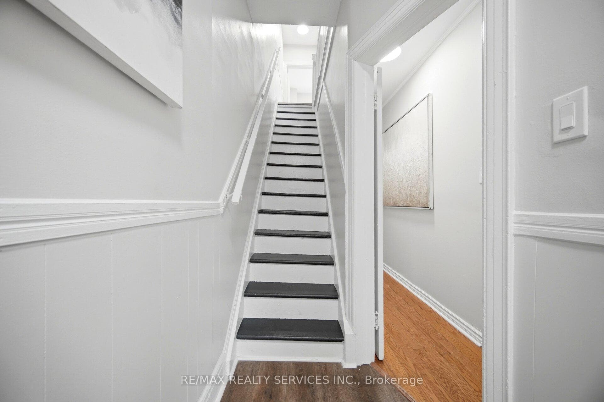 1147 Dufferin Street photo 17