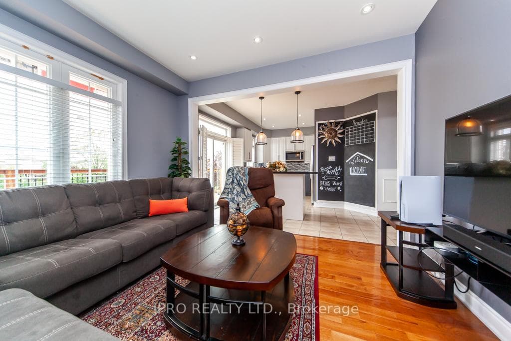 1896 Birchview Drive photo 9
