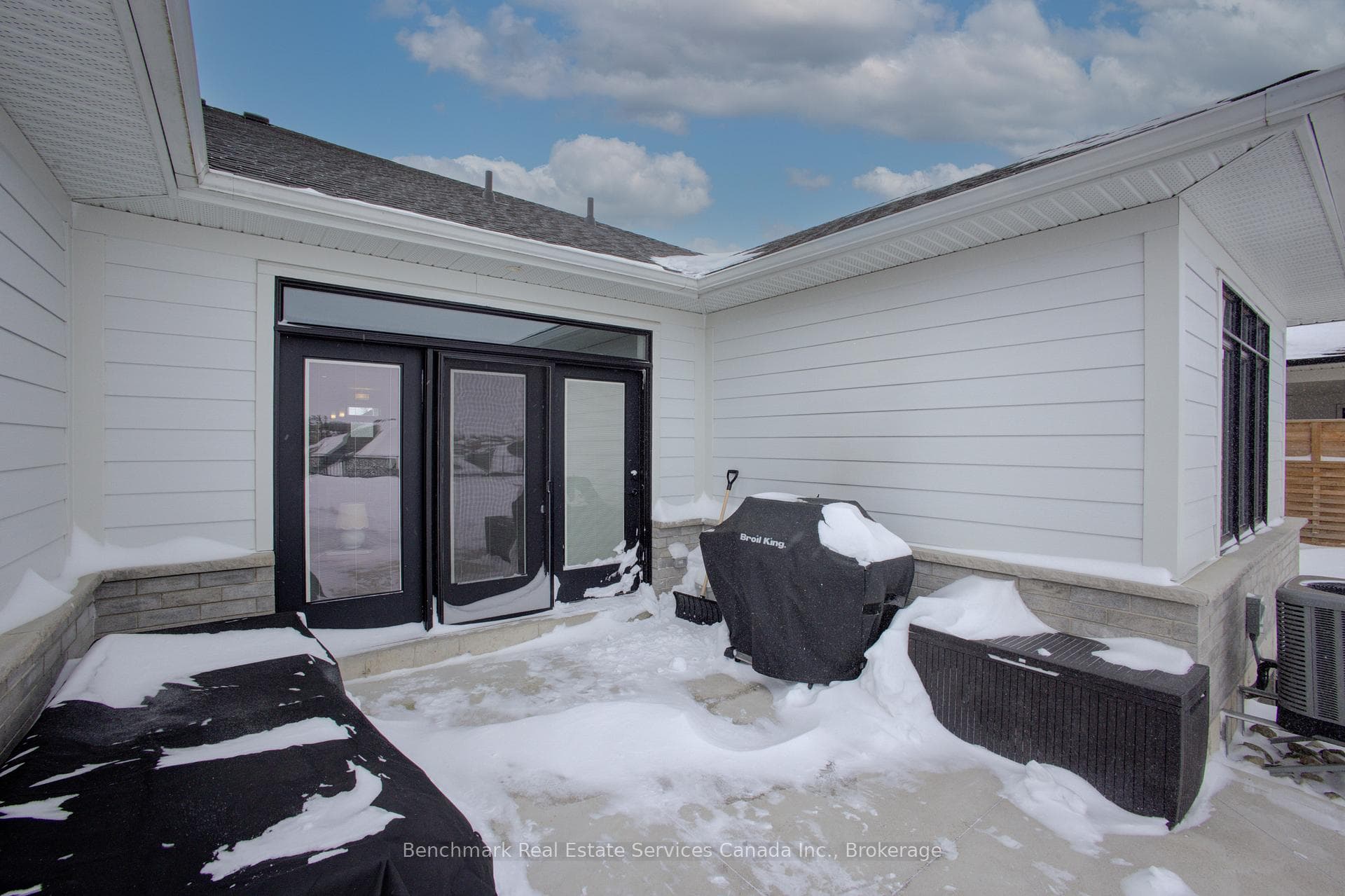 160 Ridgewood Crescent photo 38