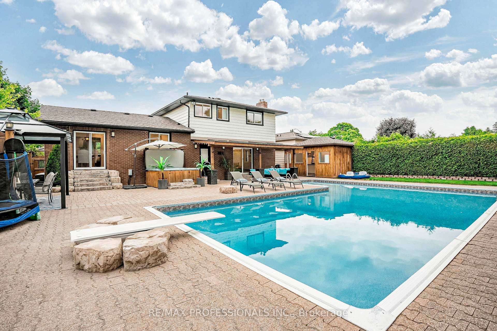 130 Dunsdon Street photo 8