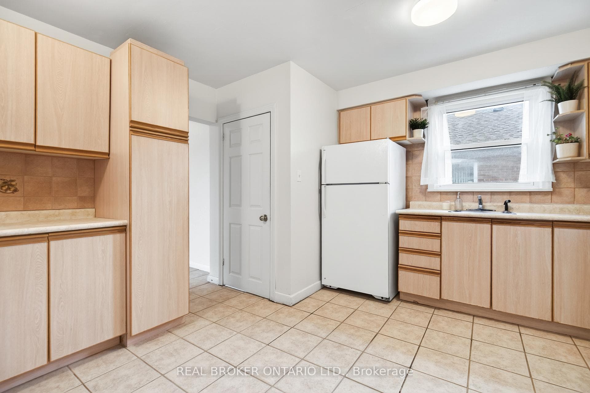 141 Ellesmere Road photo 12