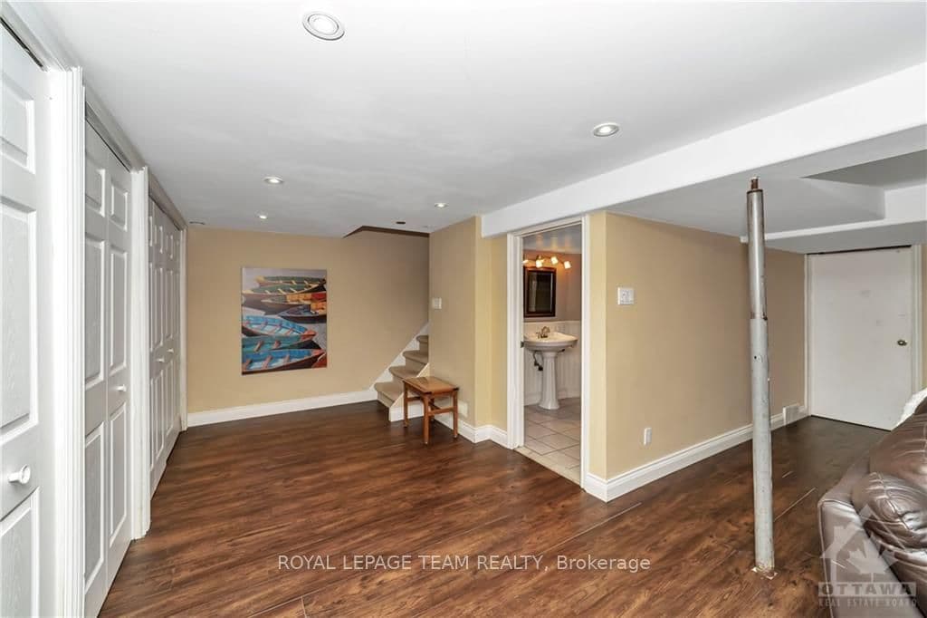 1690 AMBERDALE Crescent photo 24