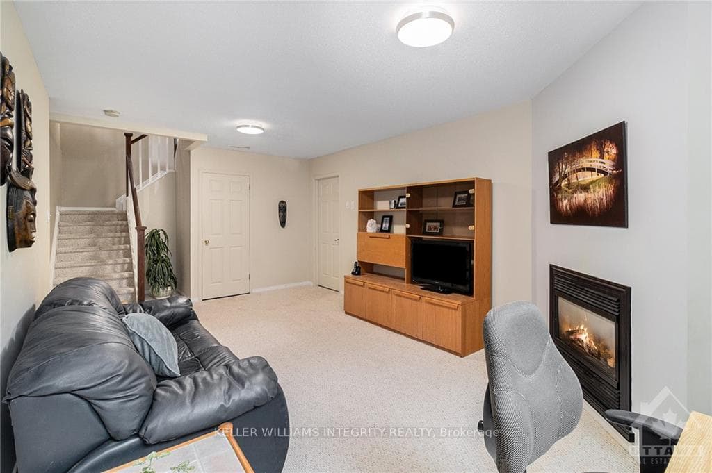 564 RENAISSANCE Drive photo 20