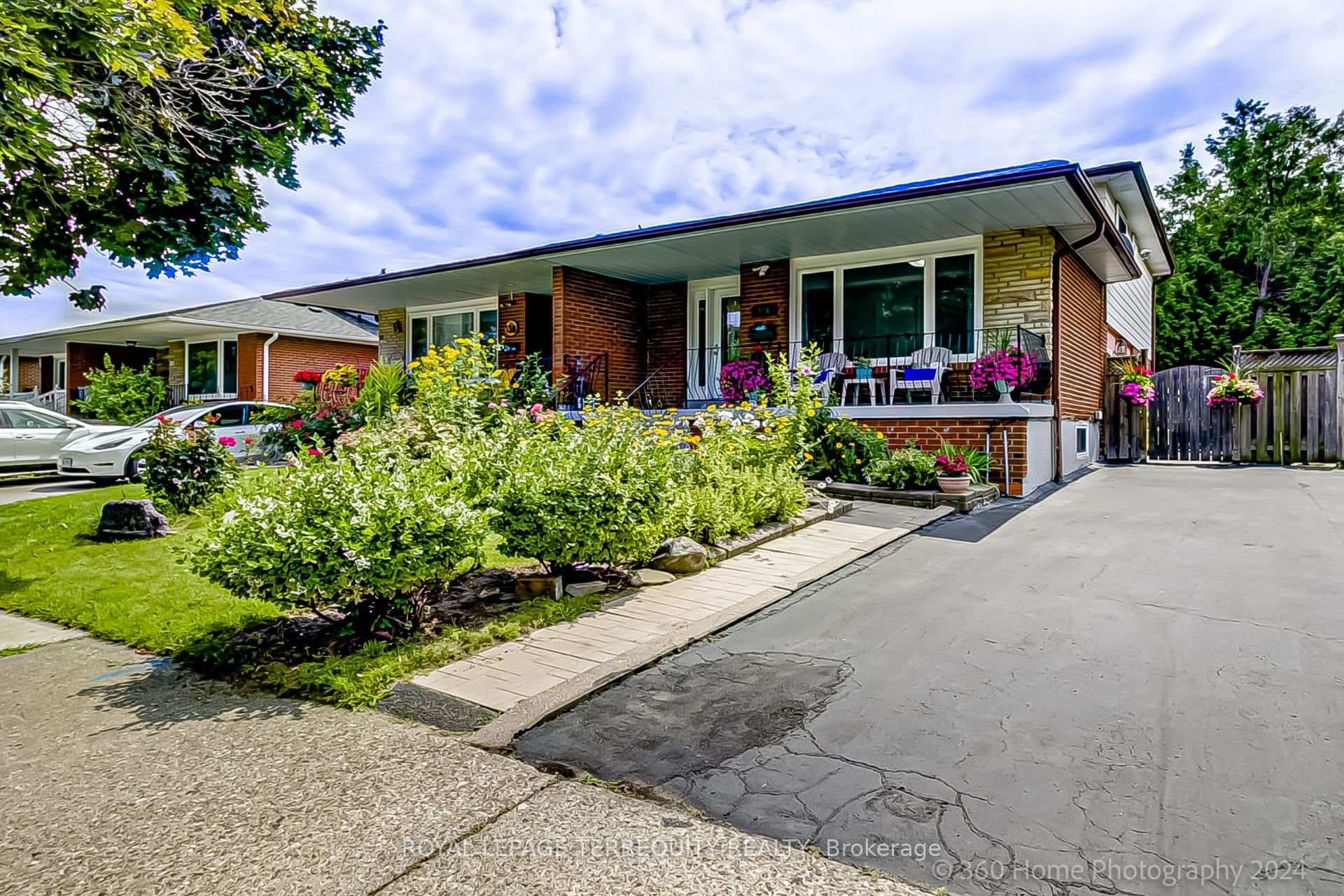 136 Voltarie Crescent photo 2