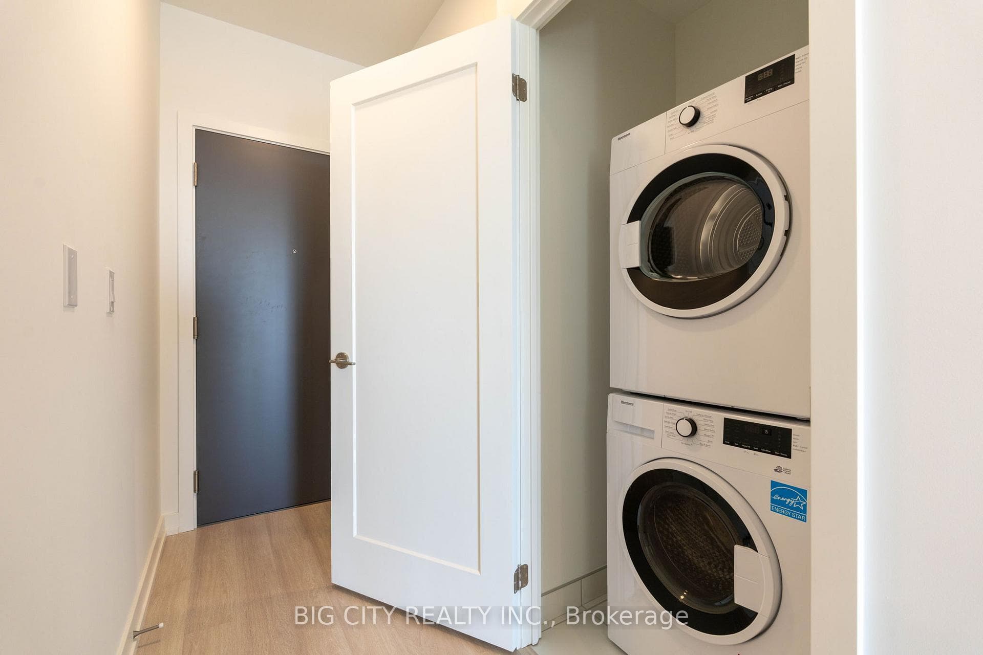 9763 Markham Road Unit 1812 photo 11