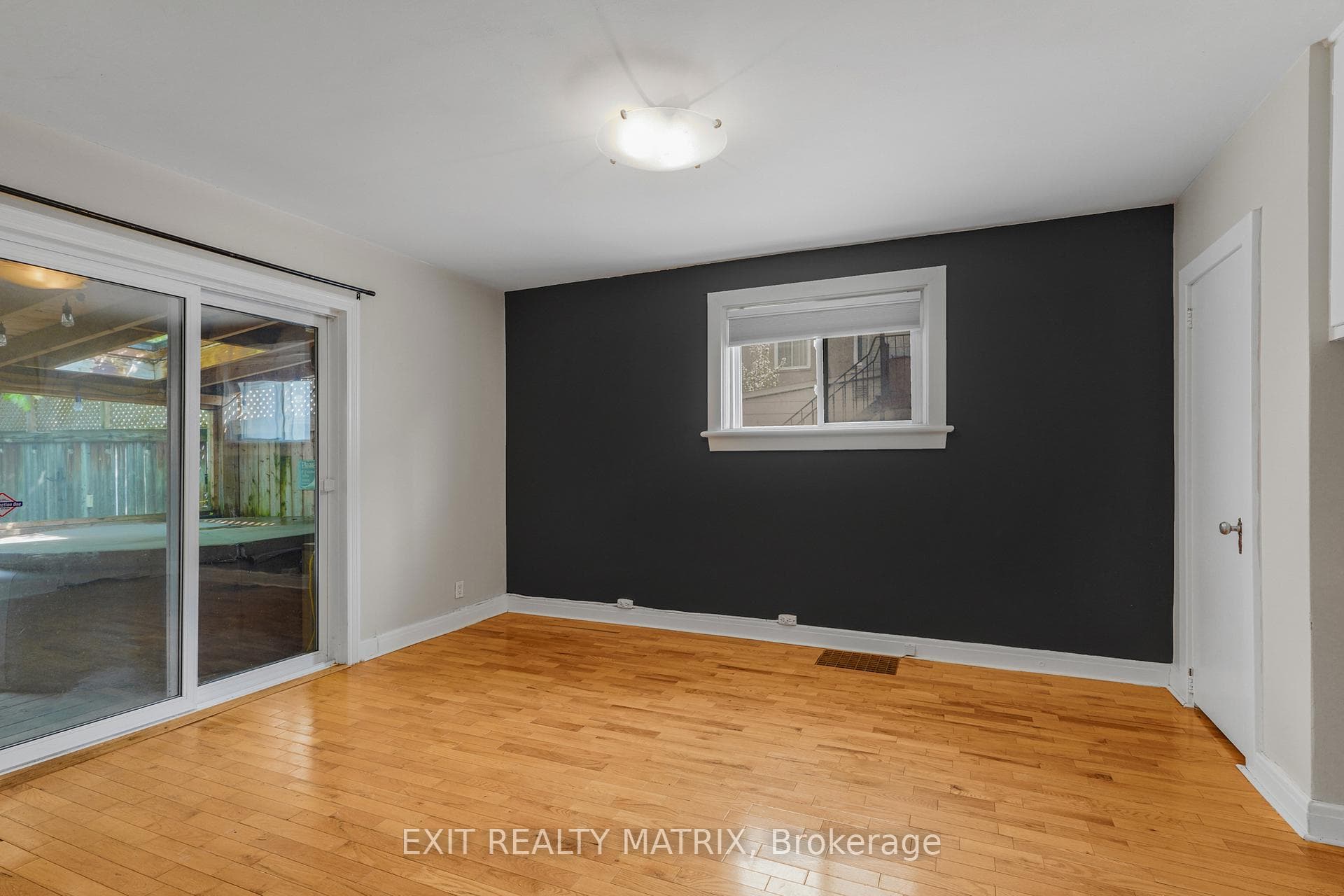261 Montfort Street photo 15